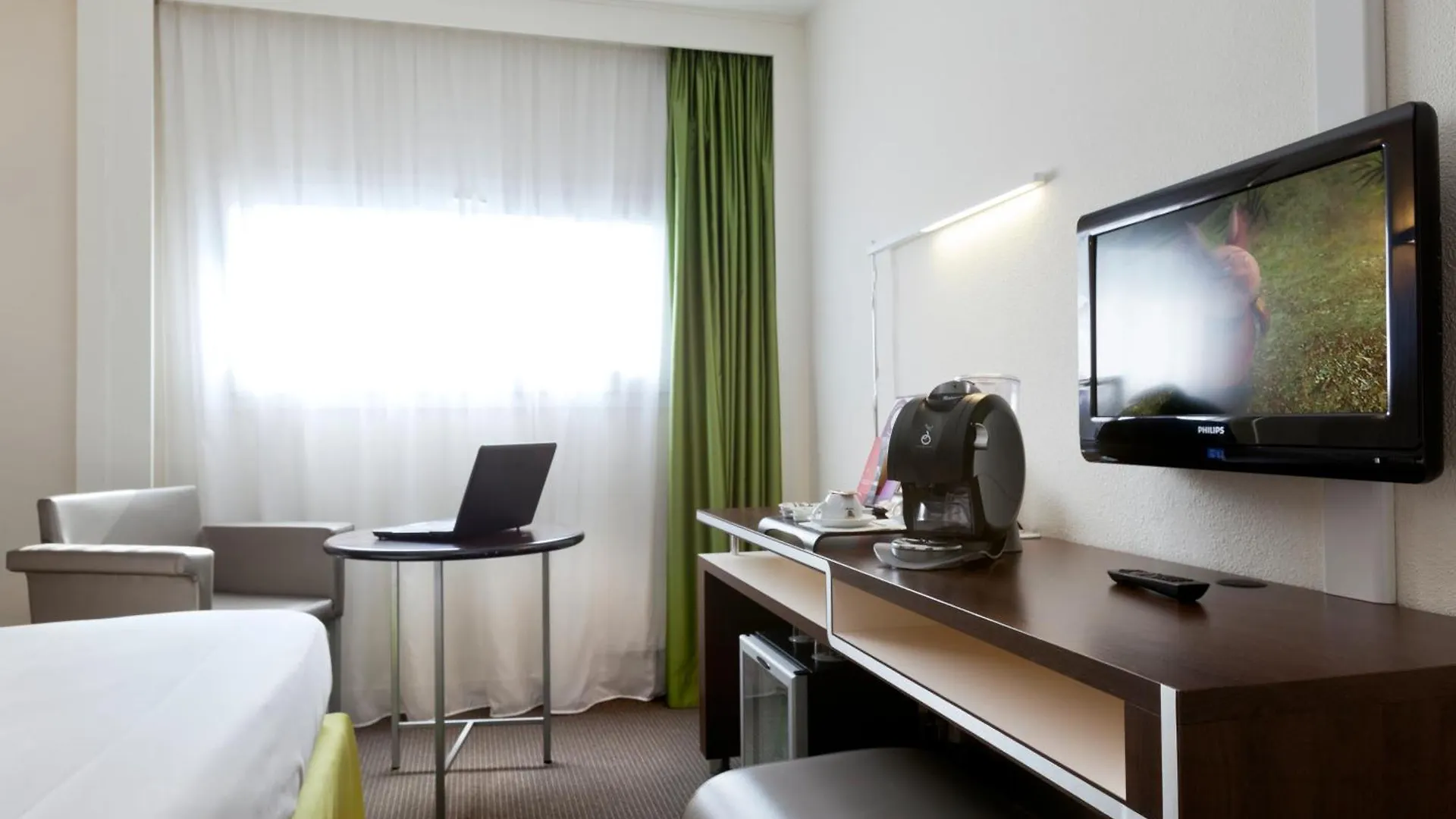 Mercure Rennes Centre Gare 4*,