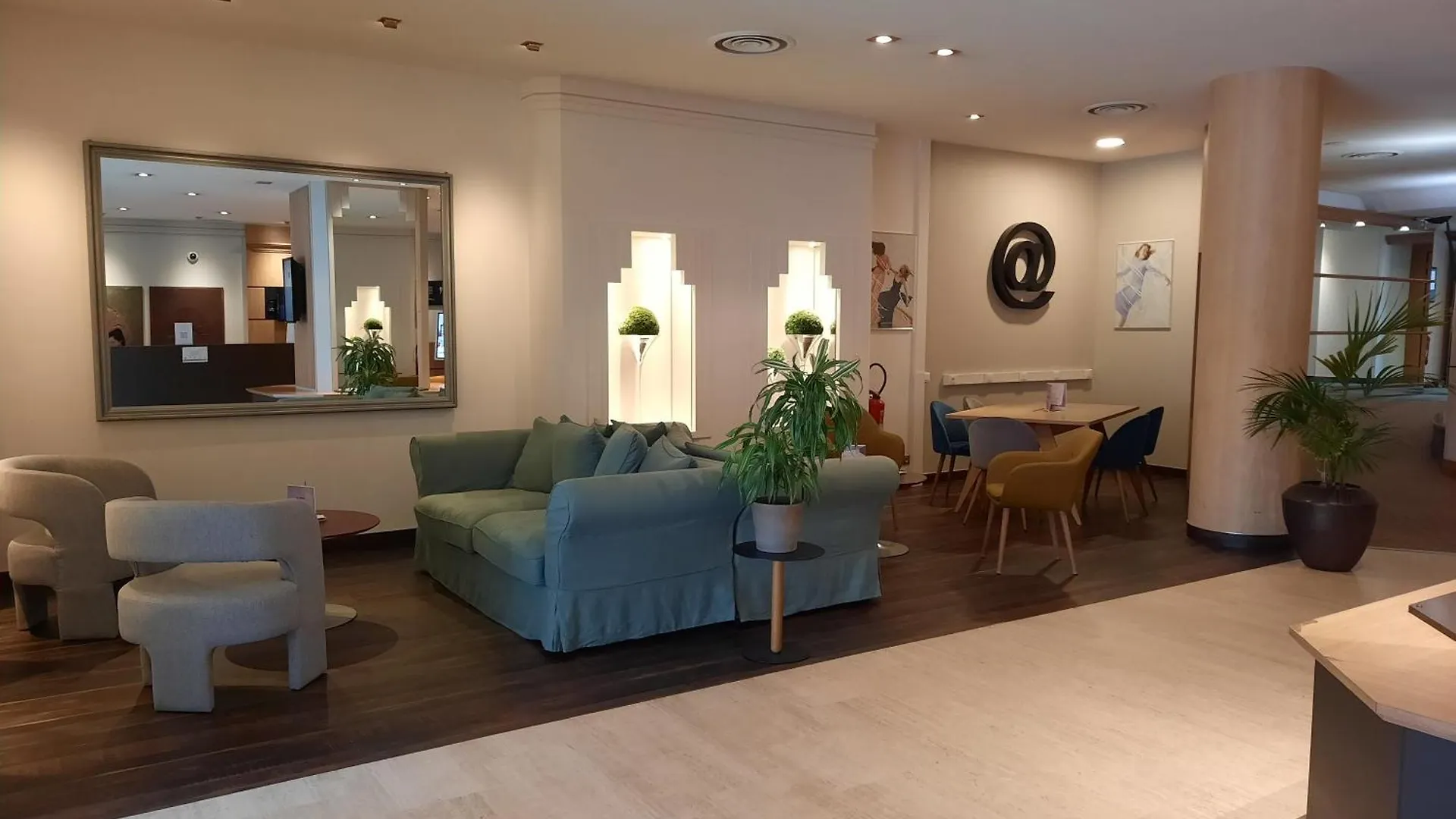 Mercure Rennes Centre Gare 4*,  France