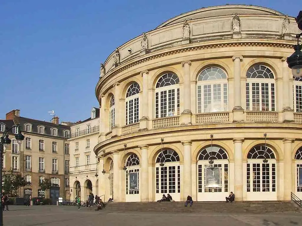 Mercure Rennes Centre Gare 4*,